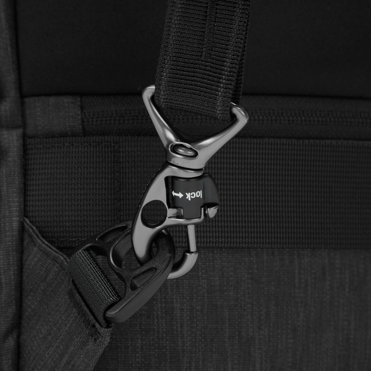 Anti-Theft 25L Backpack F664