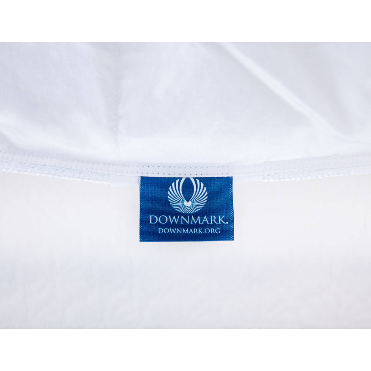 600 Loft White Down Comforter with Corner Ties D888892