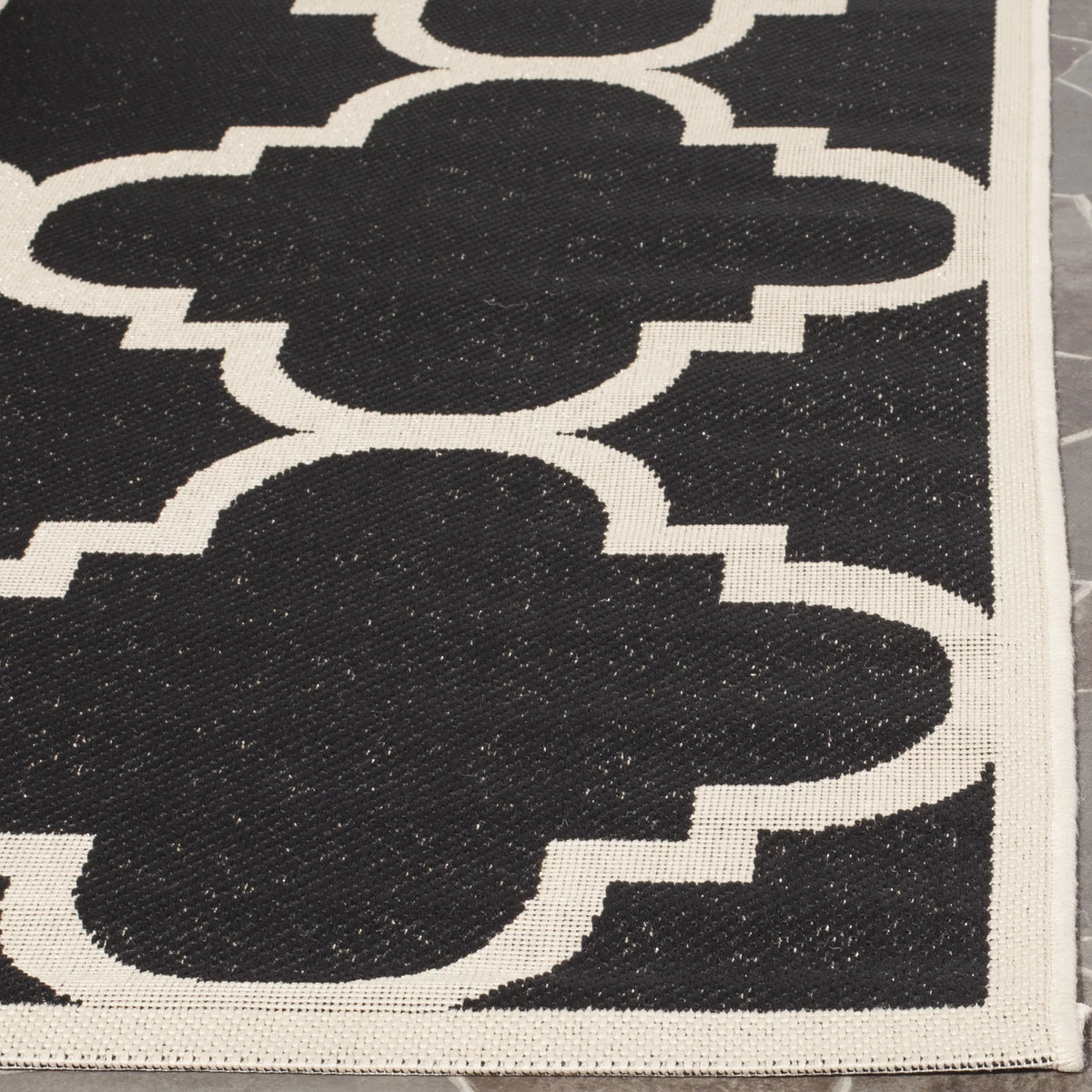 Black Beige Quatrefoil Indoor/Outdoor Area Rug N636360