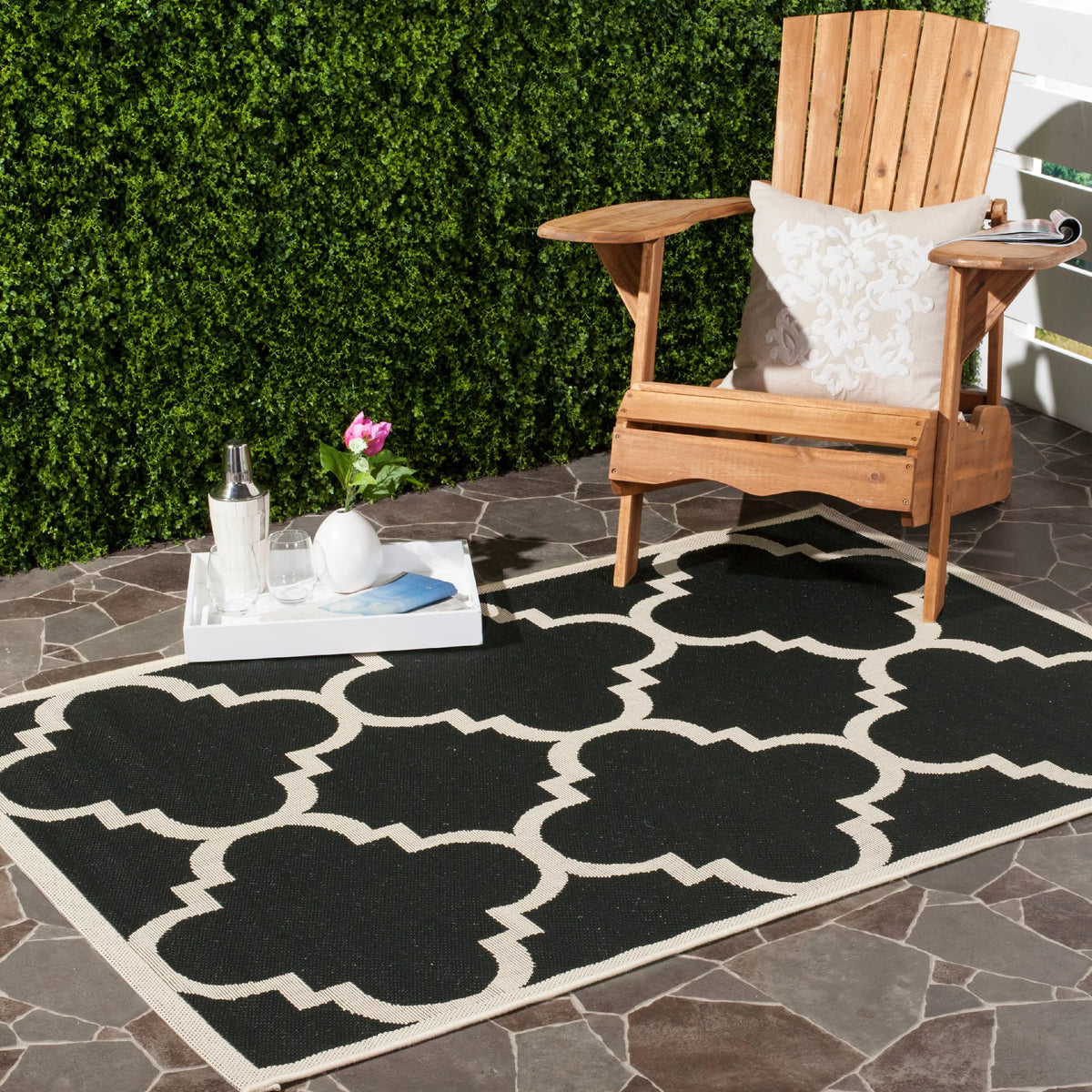 Black Beige Quatrefoil Indoor/Outdoor Area Rug N636360