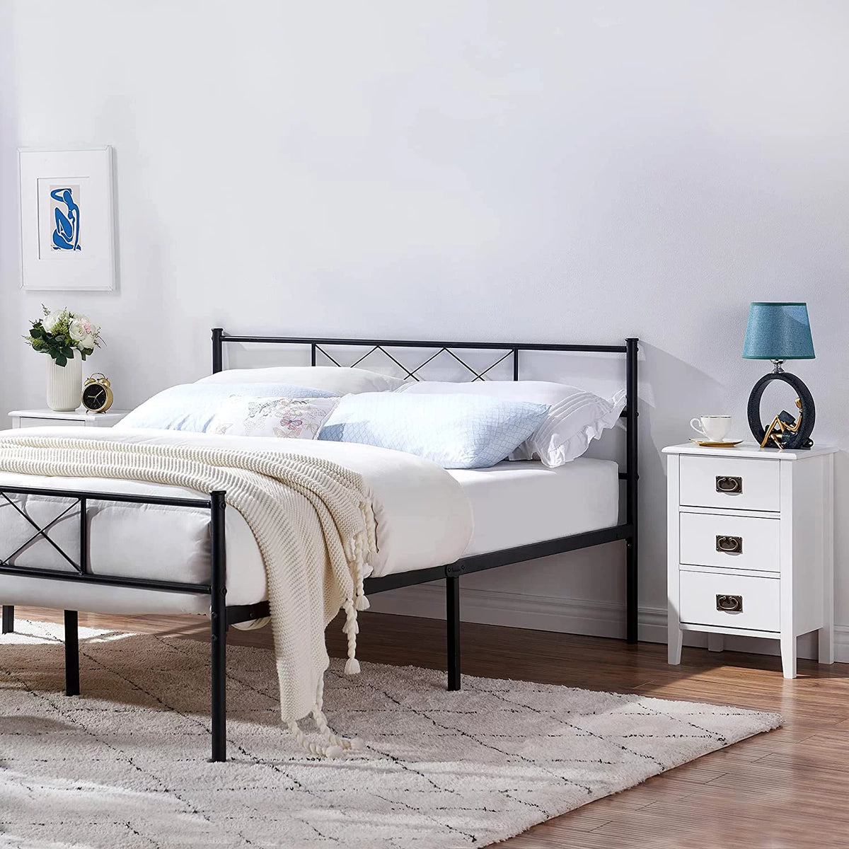 White 3 Drawer Nightstand with Solid Wood Legs L9382